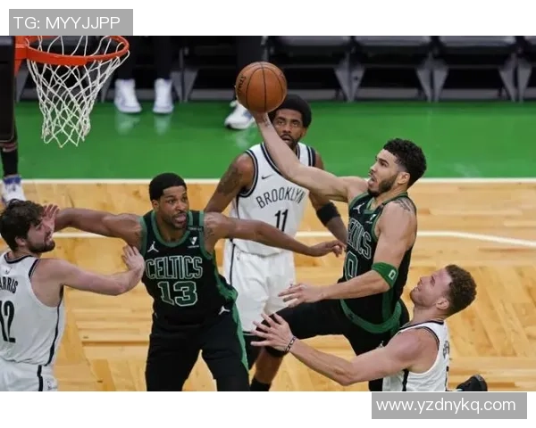 塞内西铲断萨尔单刀机会仅获黄牌判罚 引发争议 塞内西铲断萨尔单刀机会仅获黄牌判罚 引发争议